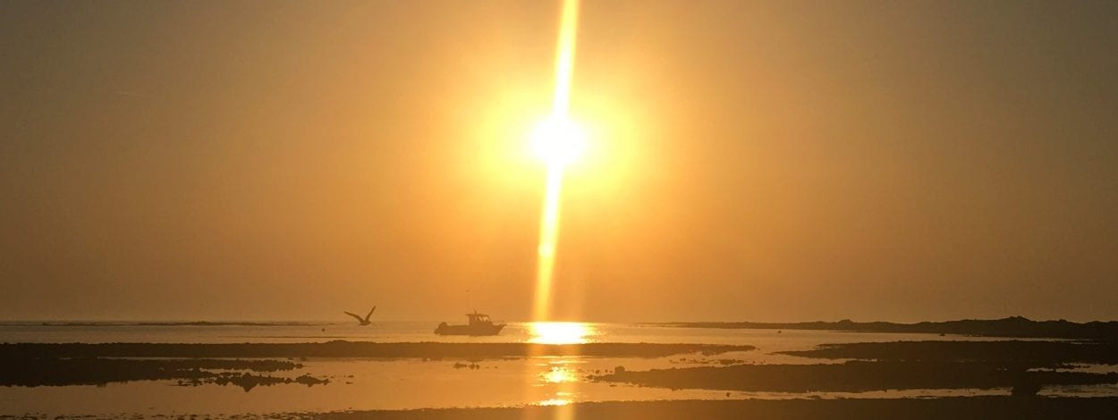 clos-l-abbe-beach-sunset-boat--normandy